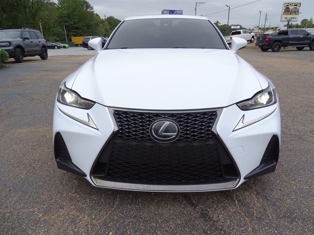 Lexus IS 300 RWD 2019