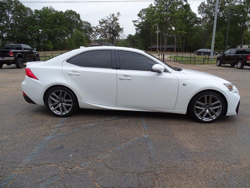 Lexus IS 300 RWD 2019