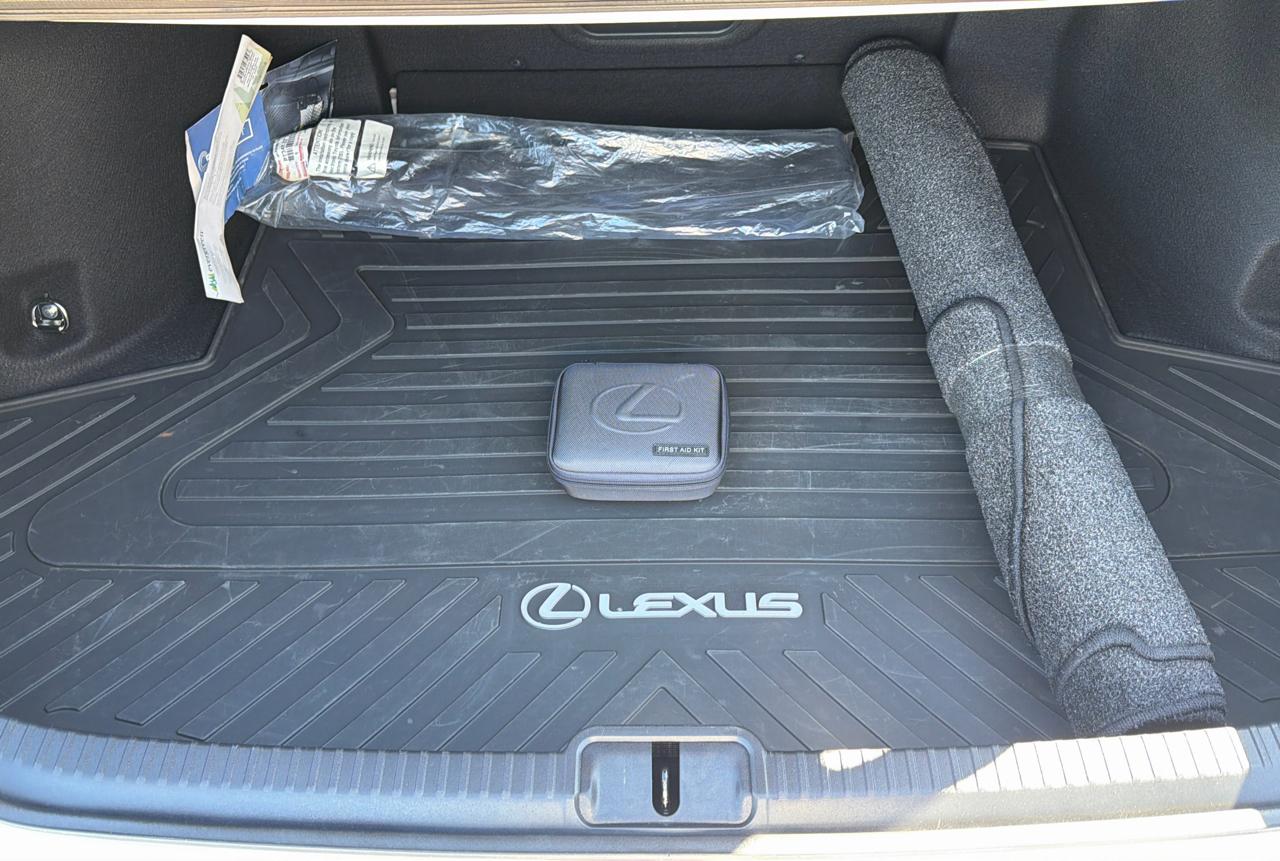 Lexus ES 250 Premium 2024