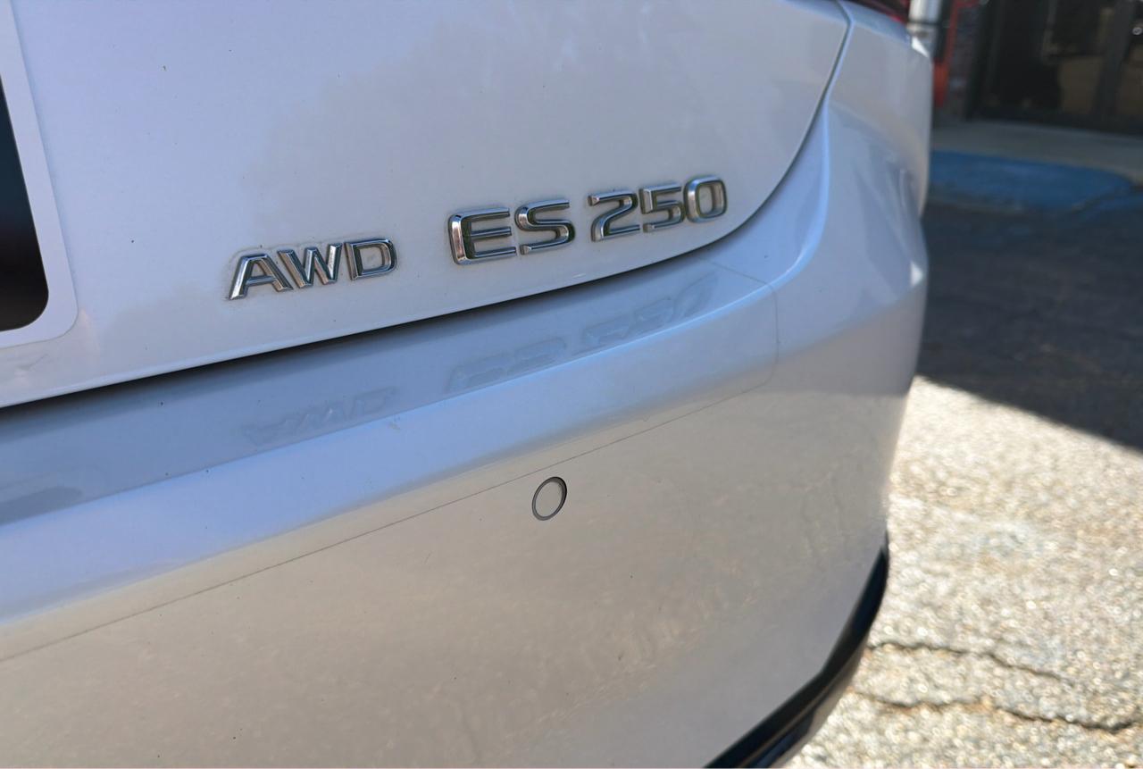Lexus ES 250 Premium 2024