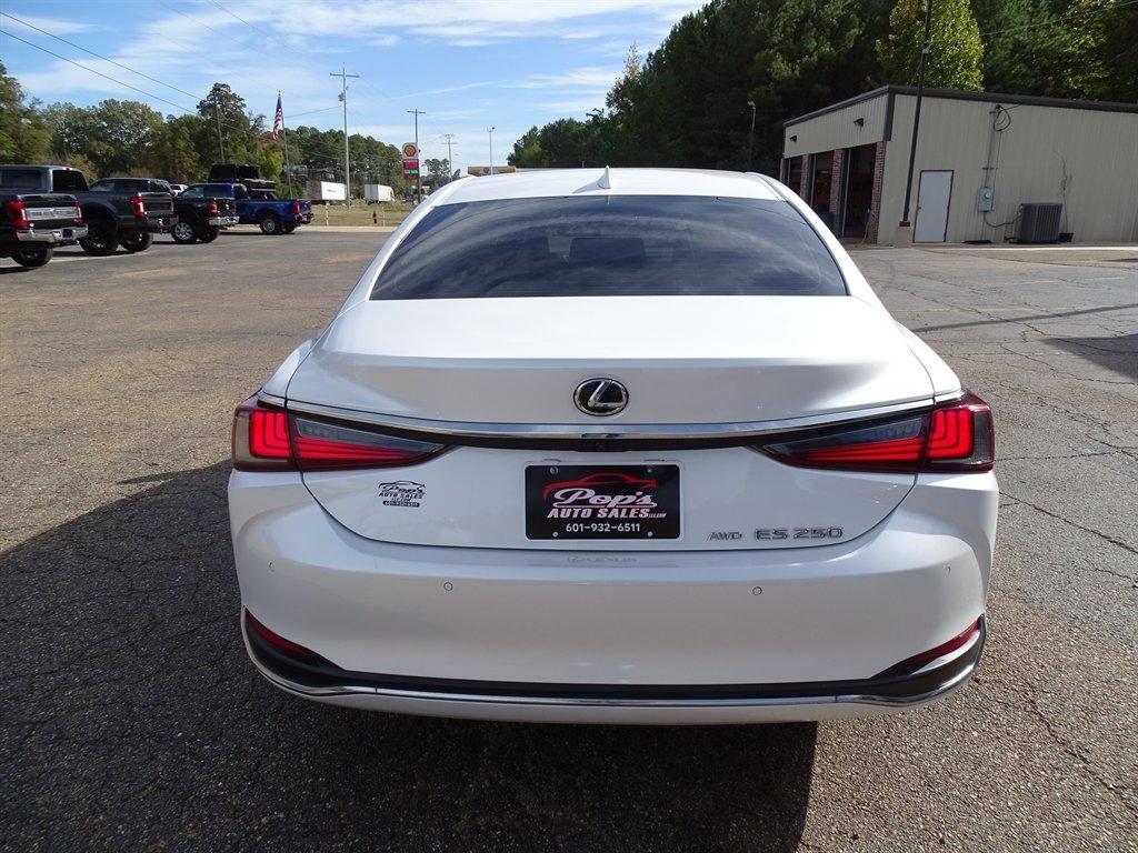Lexus ES 250 Luxury AWD 2024