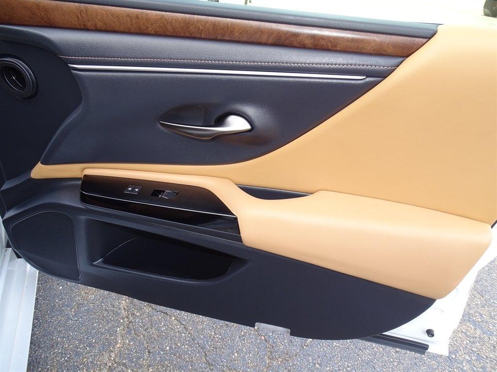 Lexus ES 250 Luxury AWD 2024