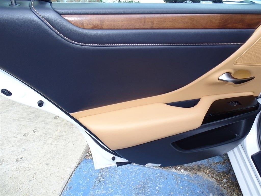 Lexus ES 250 Luxury AWD 2024