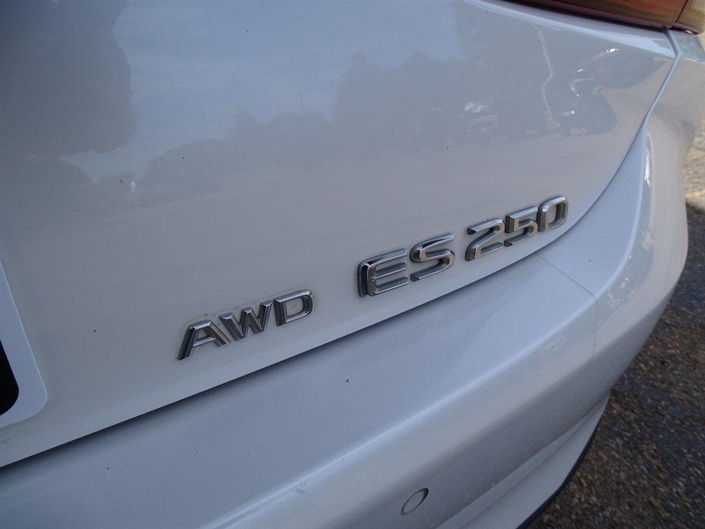 Lexus ES 250 Luxury AWD 2024