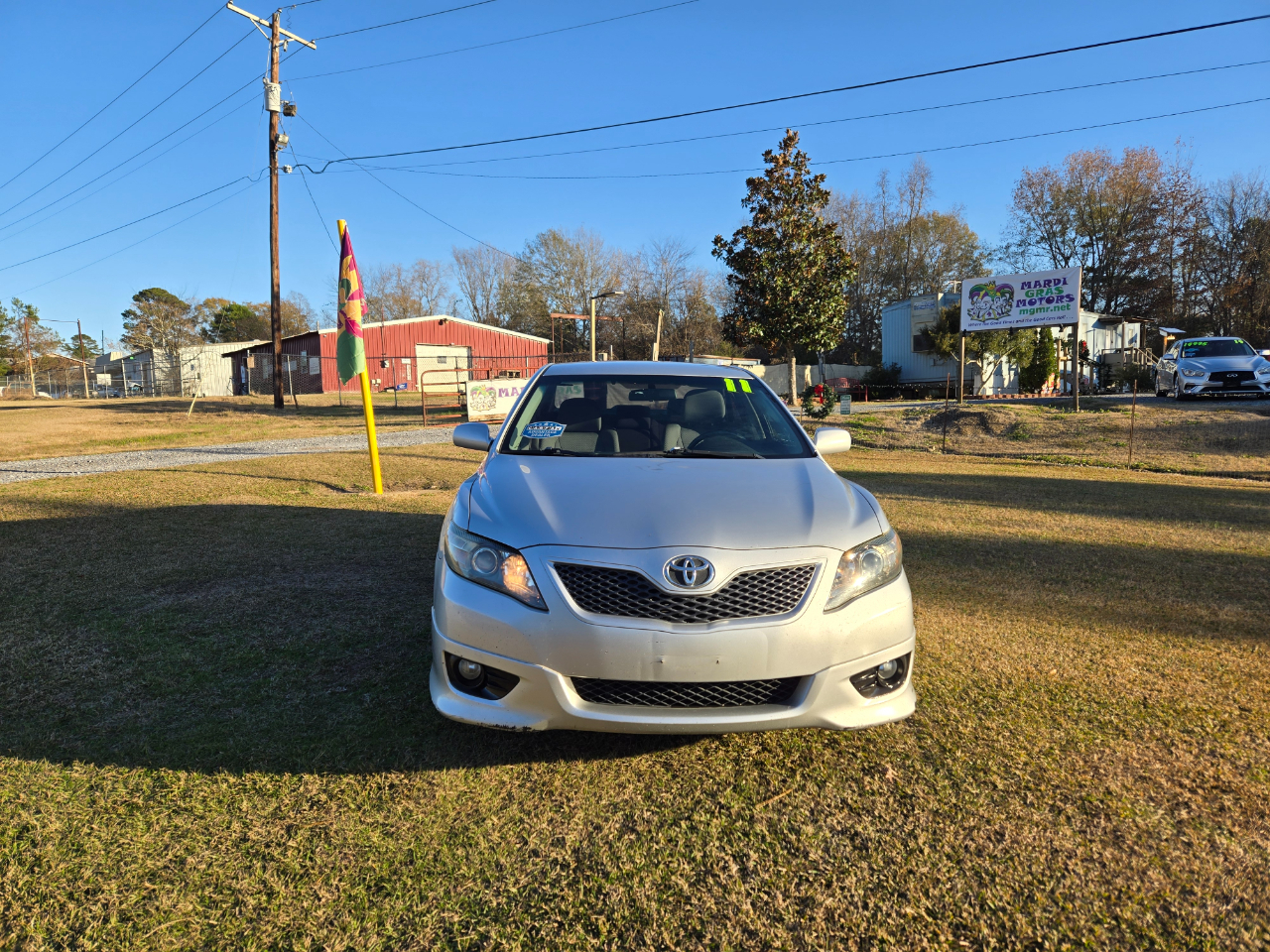 Toyota Camry SE 6-Spd AT 2011