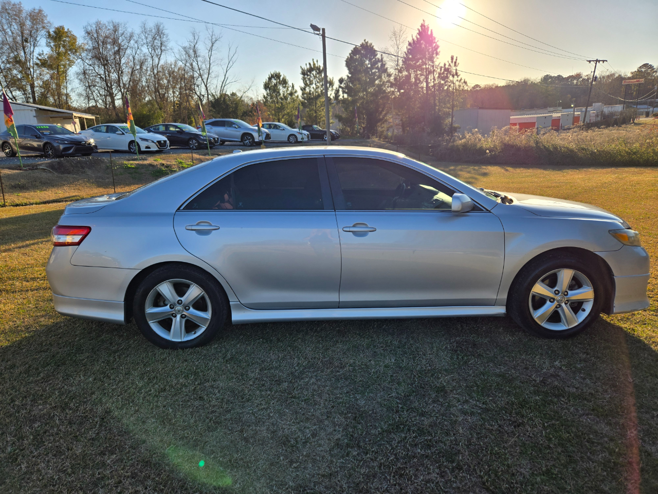 Toyota Camry SE 6-Spd AT 2011