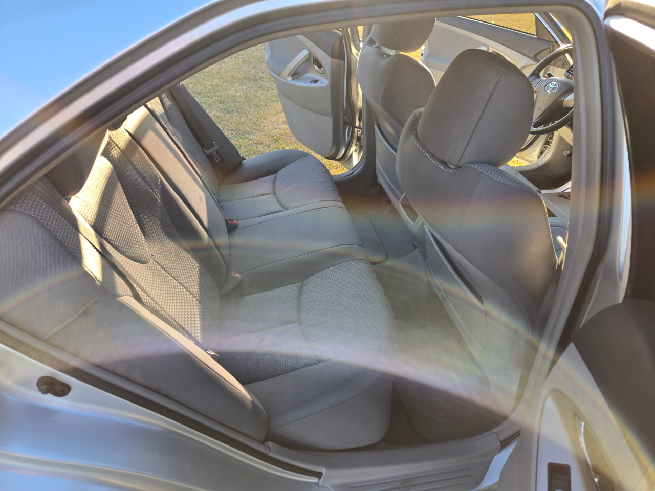 Toyota Camry SE 6-Spd AT 2011