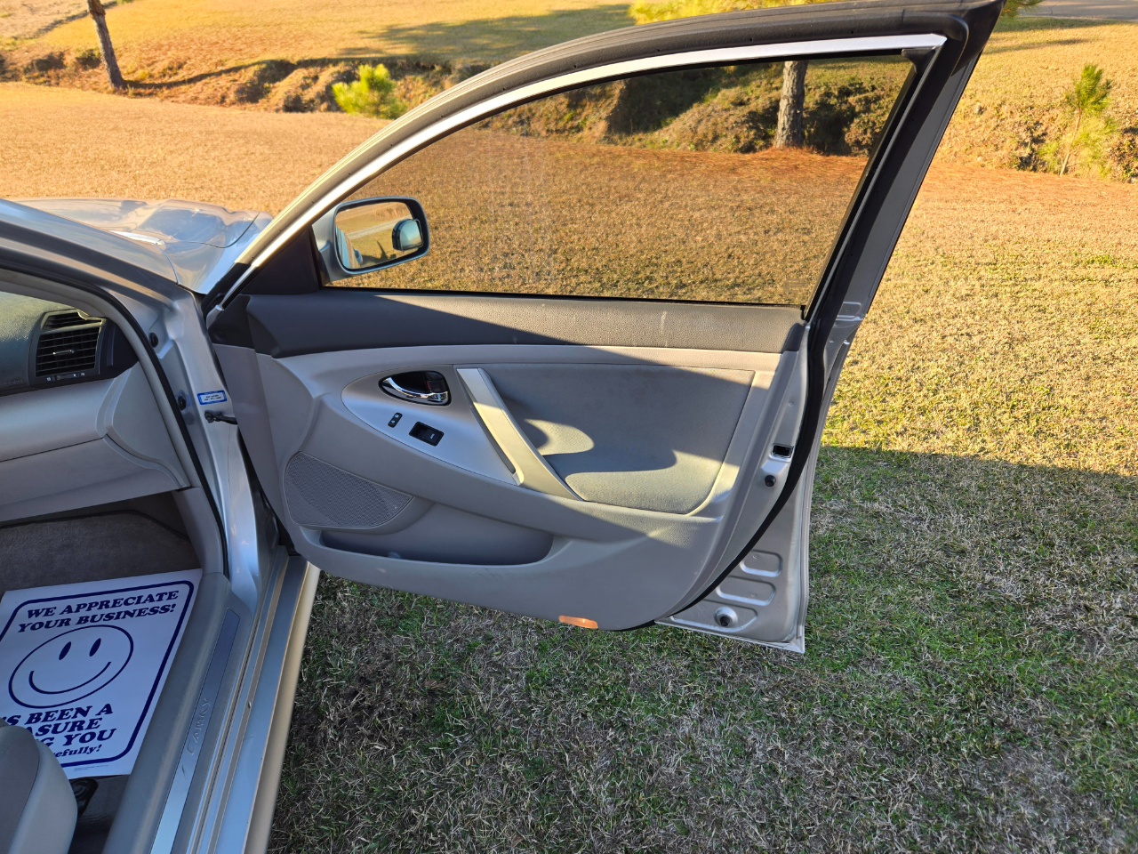 Toyota Camry SE 6-Spd AT 2011