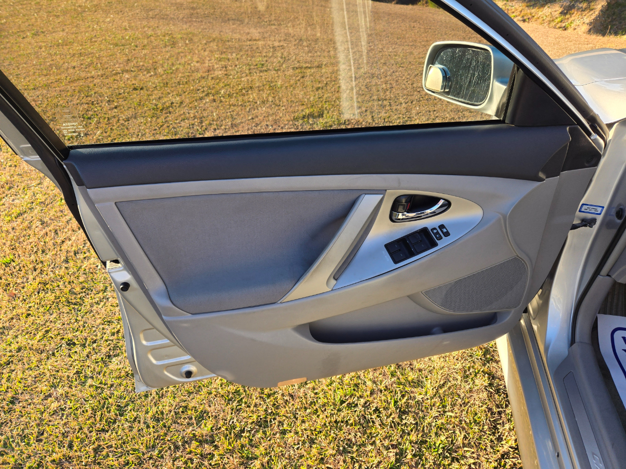 Toyota Camry SE 6-Spd AT 2011