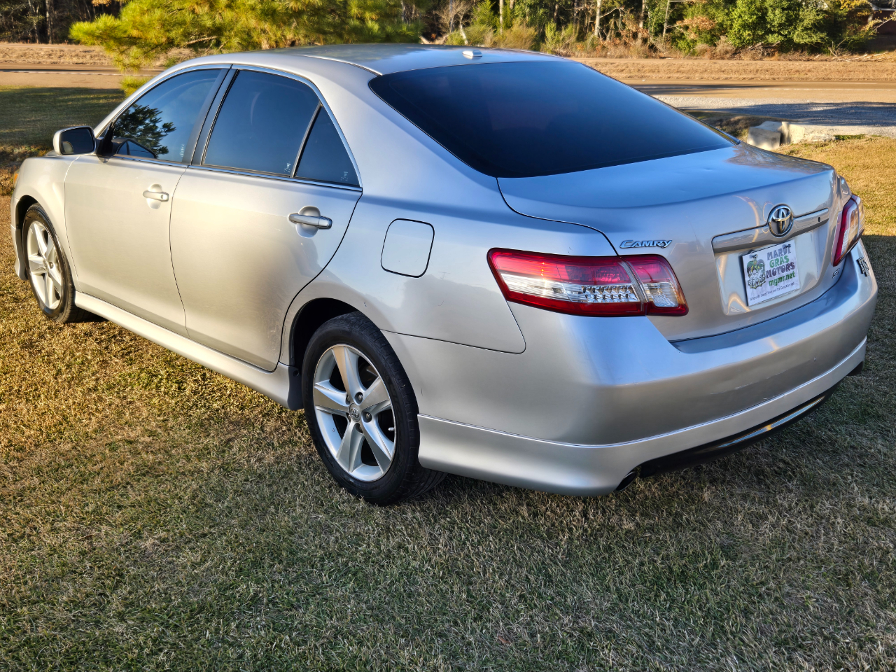 Toyota Camry SE 6-Spd AT 2011