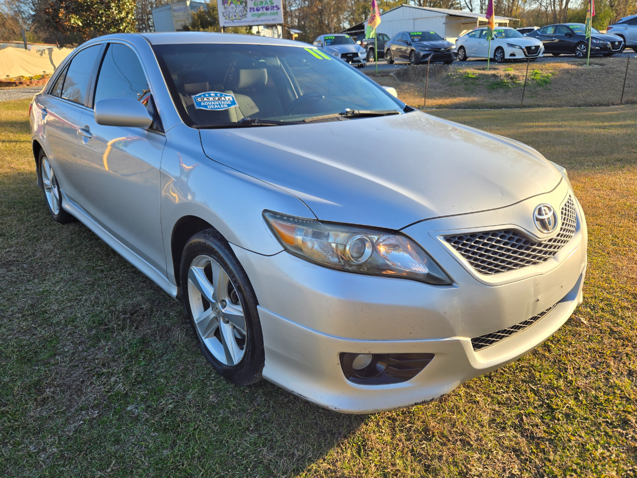 Toyota Camry SE 6-Spd AT 2011
