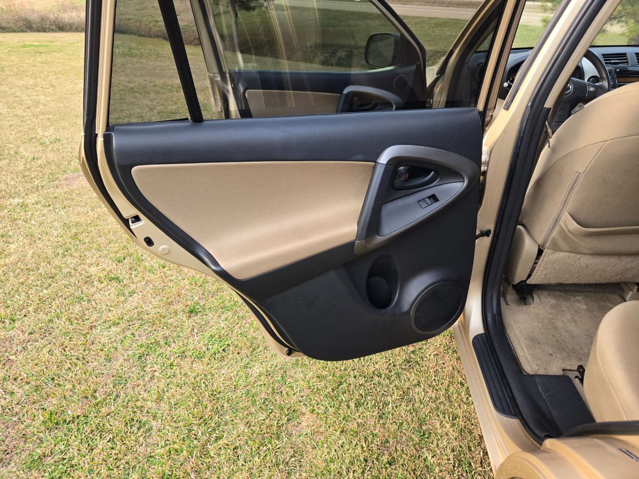 Toyota RAV4 Base I4 2WD 2009