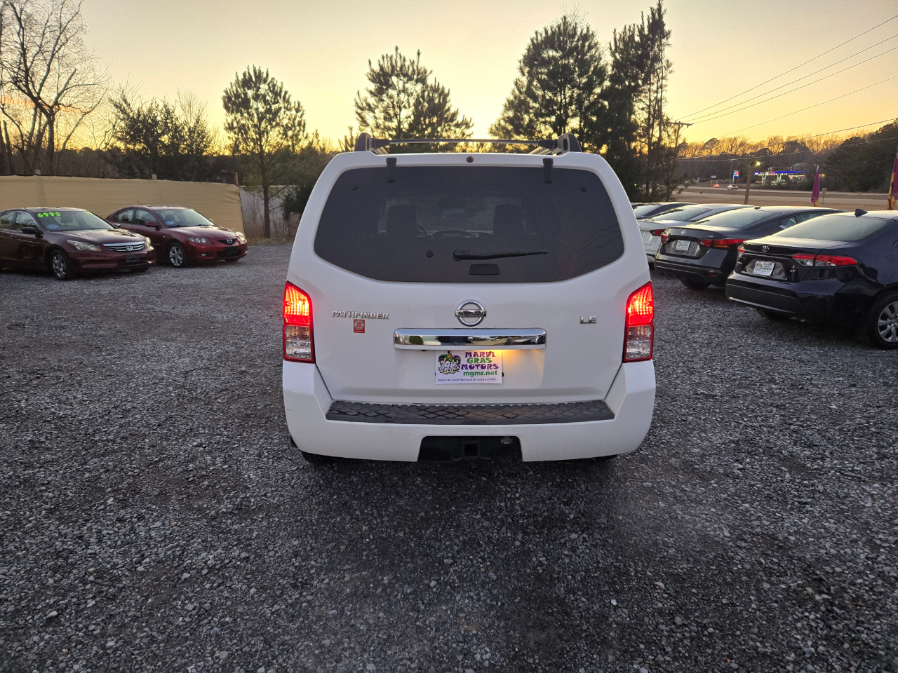 Nissan Pathfinder LE 2WD 2011