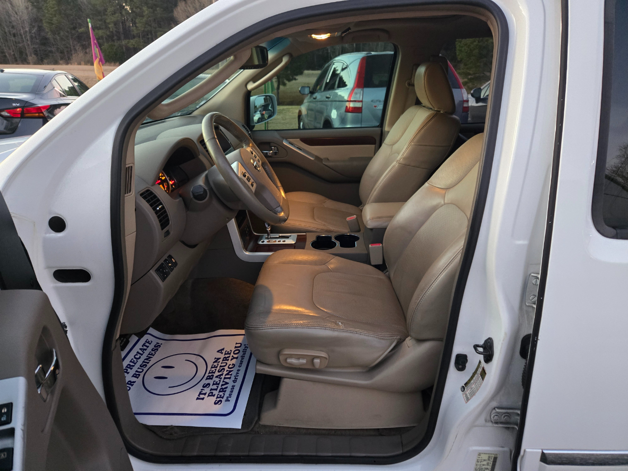 Nissan Pathfinder LE 2WD 2011