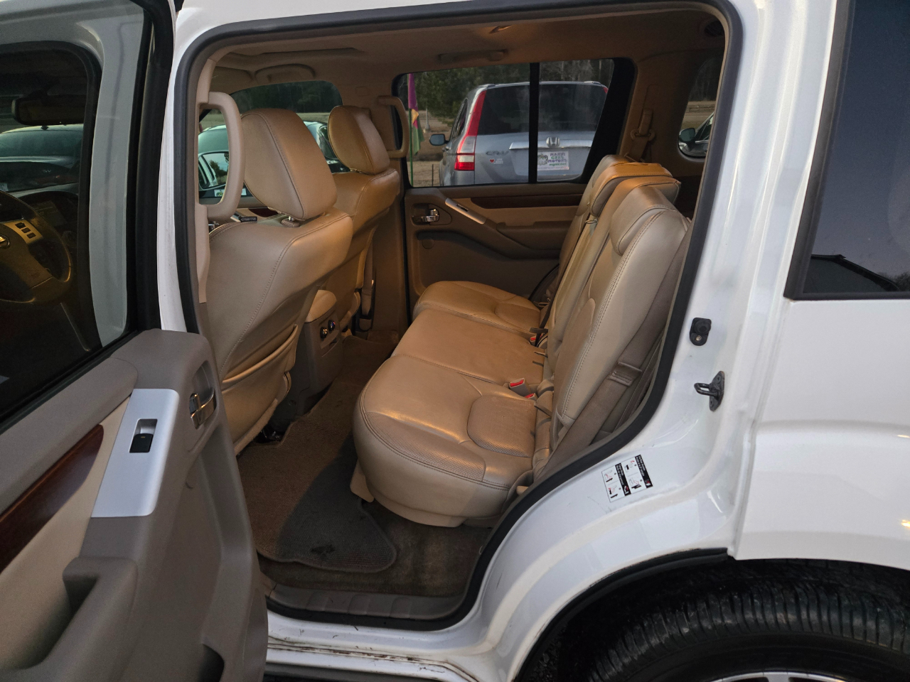 Nissan Pathfinder LE 2WD 2011