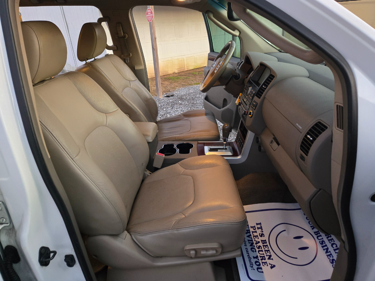 Nissan Pathfinder LE 2WD 2011