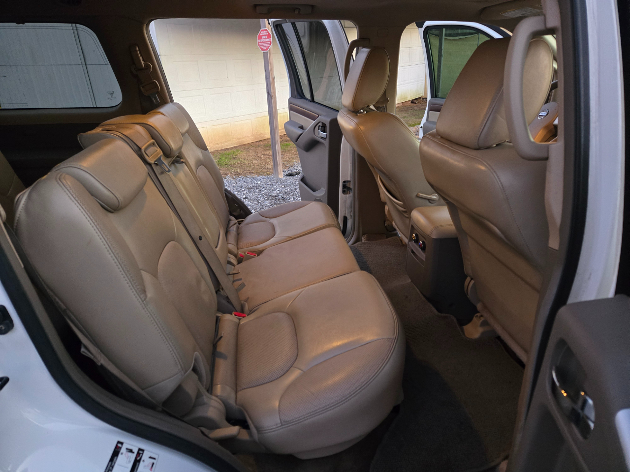 Nissan Pathfinder LE 2WD 2011