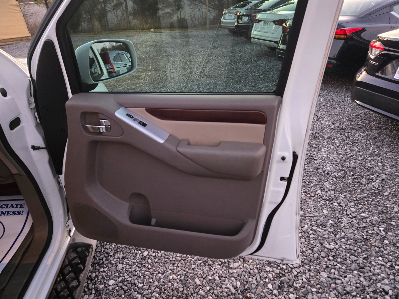 Nissan Pathfinder LE 2WD 2011