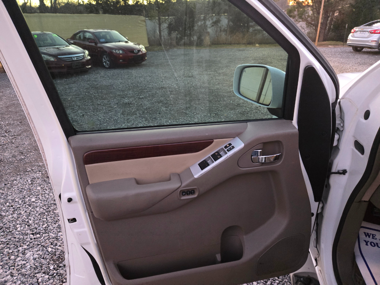 Nissan Pathfinder LE 2WD 2011