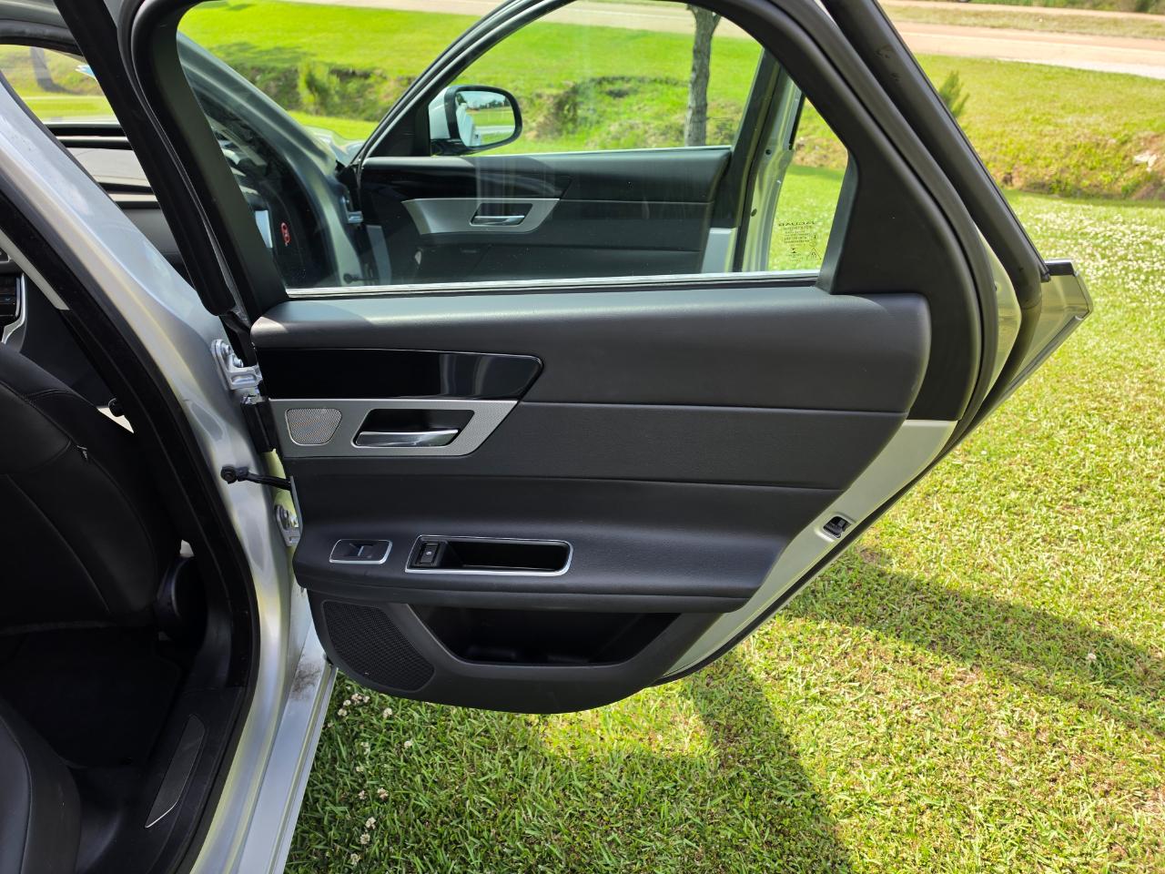 Jaguar XF-Series 35t Premium 2017