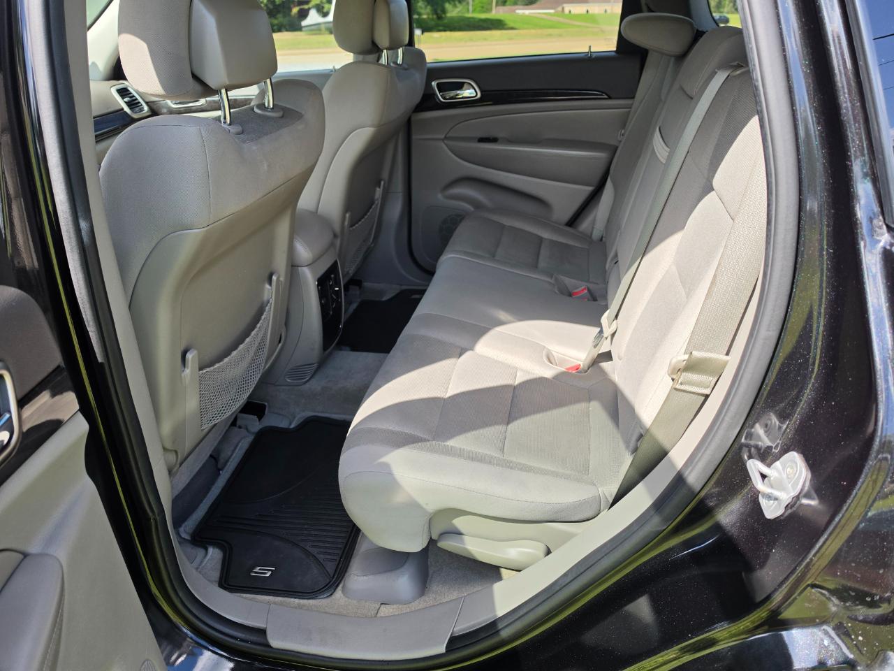 Jeep Grand Cherokee Laredo 2WD 2013