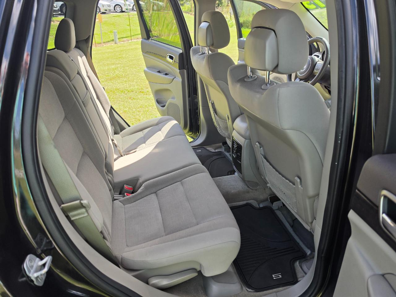 Jeep Grand Cherokee Laredo 2WD 2013