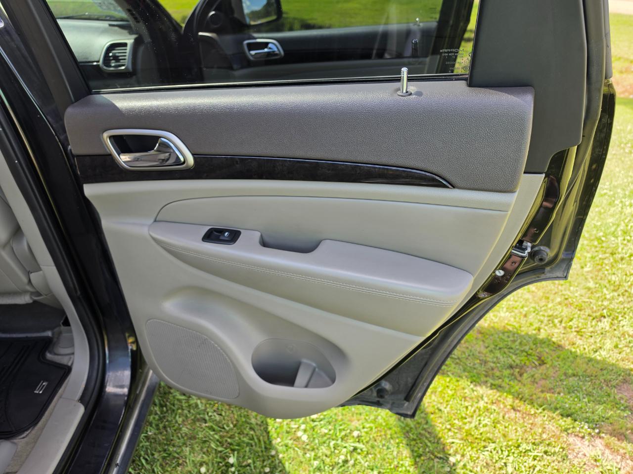 Jeep Grand Cherokee Laredo 2WD 2013