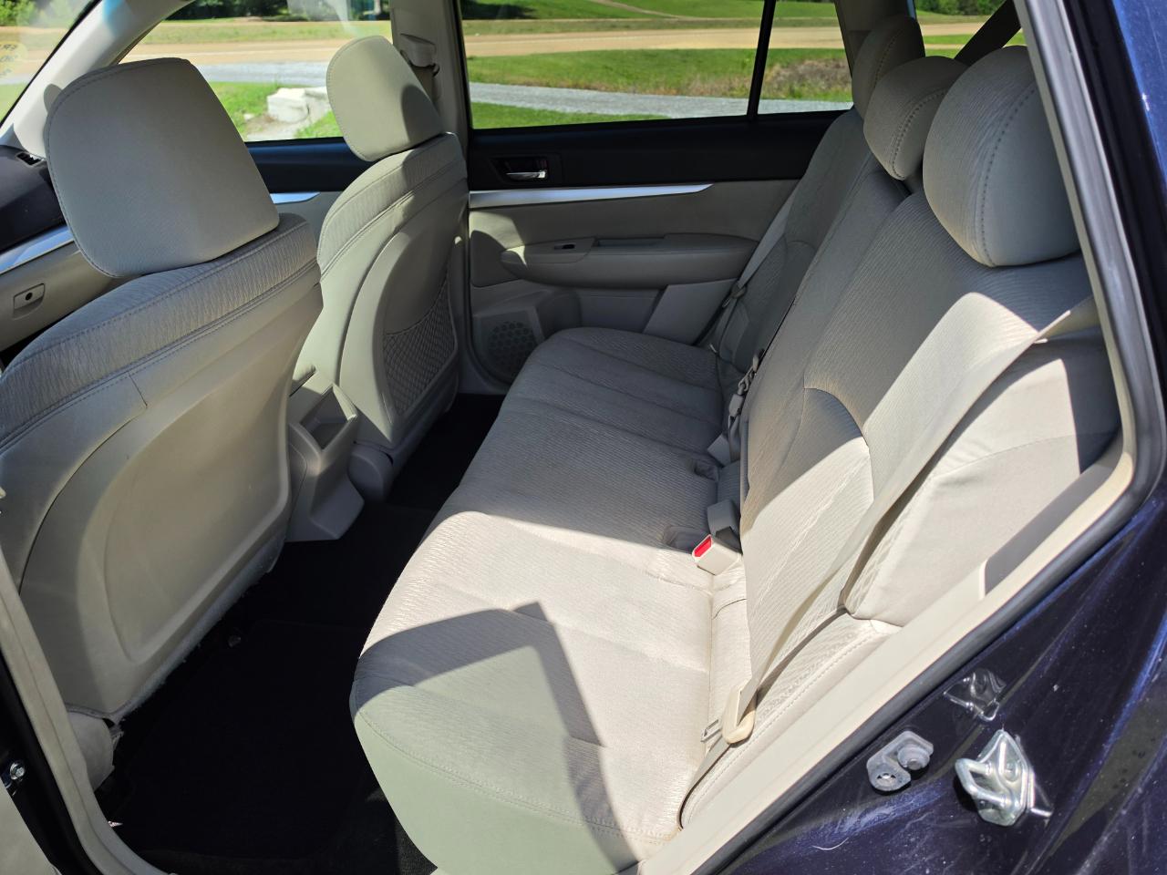 Subaru Outback 2.5i Premium 2012