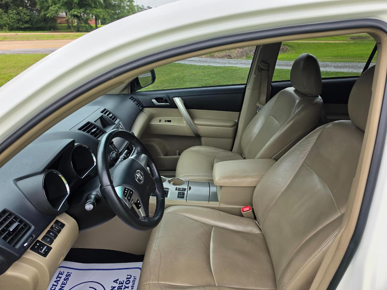 Toyota Highlander SE FWD V6 2013