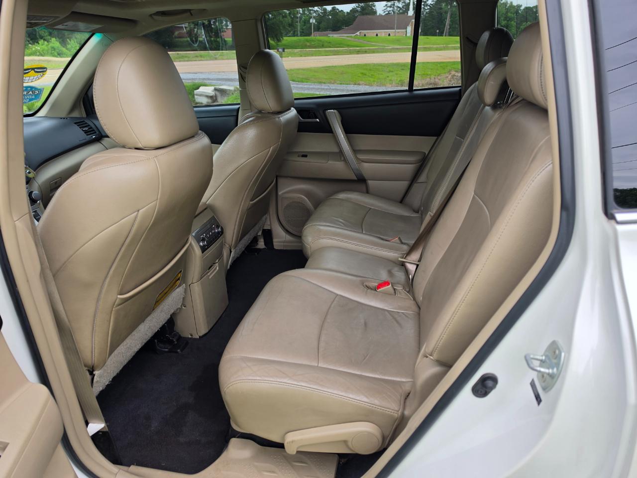 Toyota Highlander SE FWD V6 2013