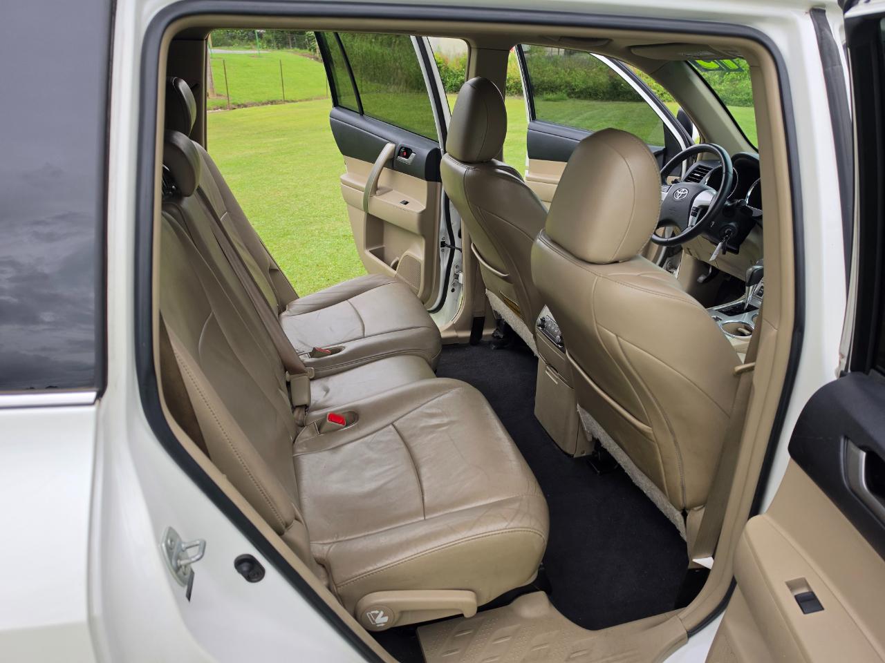 Toyota Highlander SE FWD V6 2013