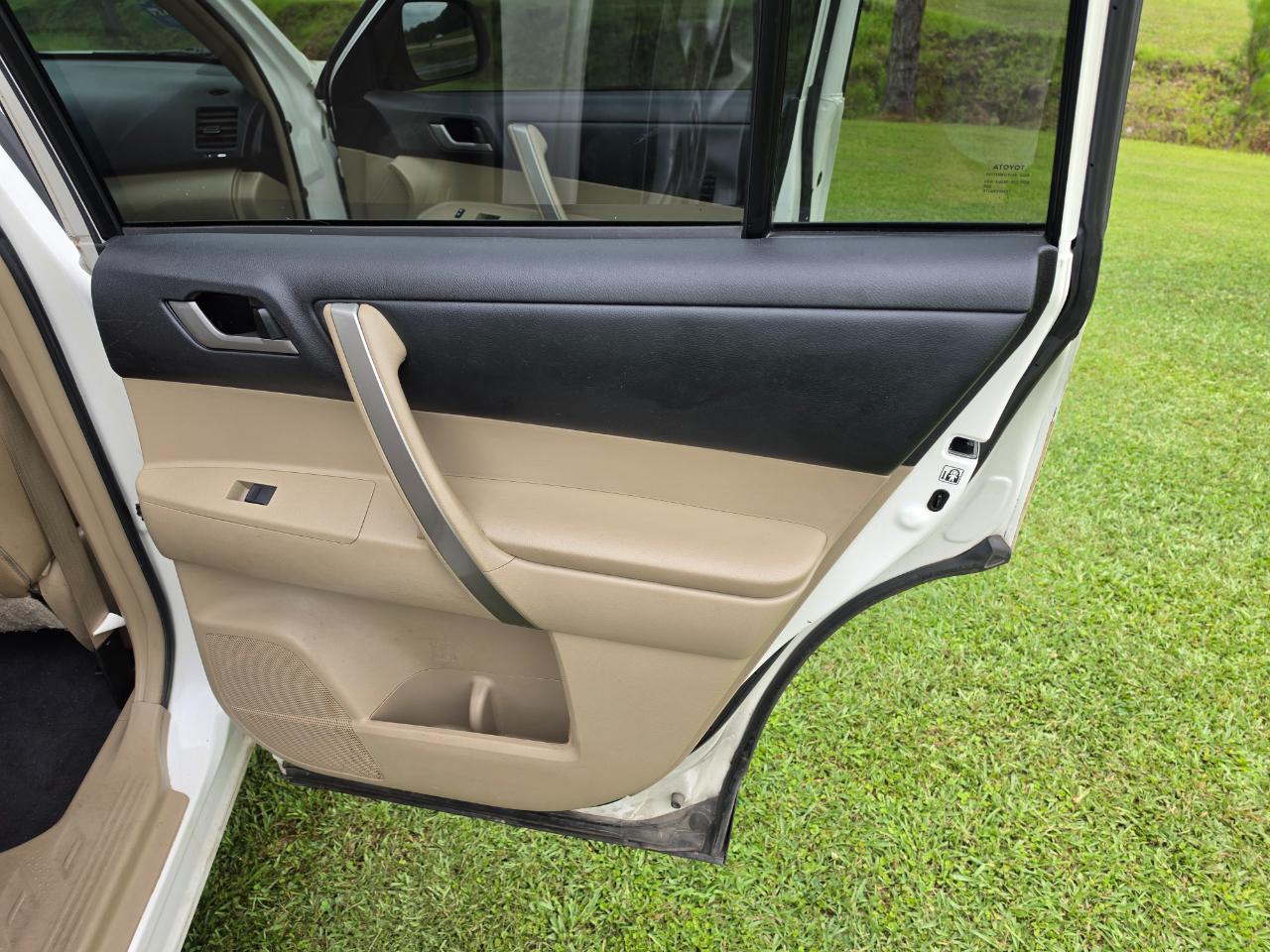 Toyota Highlander SE FWD V6 2013