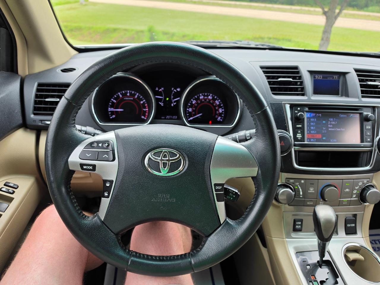 Toyota Highlander SE FWD V6 2013