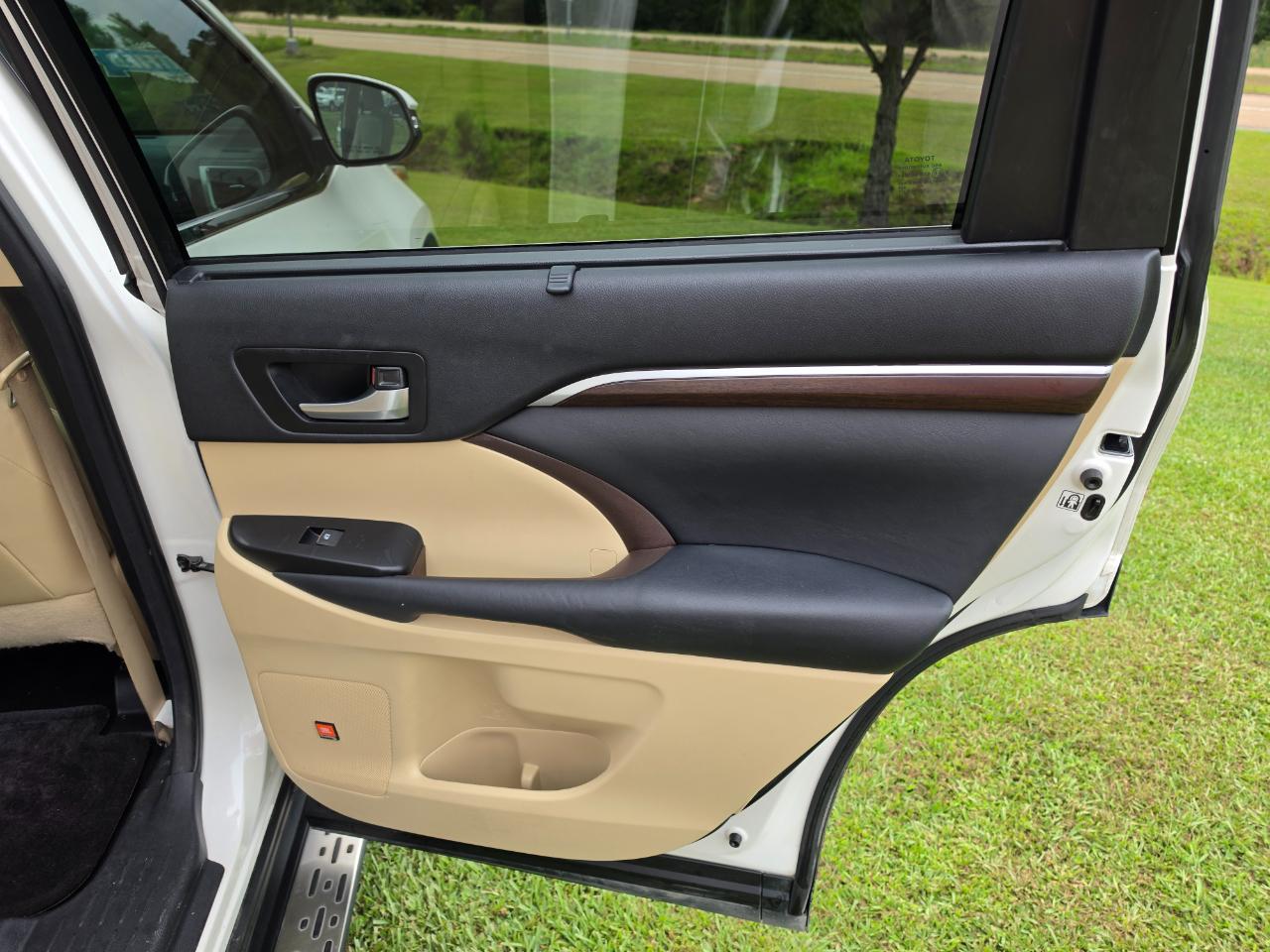 Toyota Highlander Limited FWD V6 2014