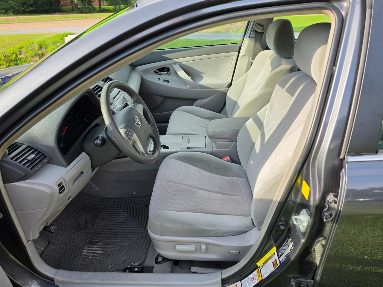 Toyota Camry Base 6-Spd AT 2011