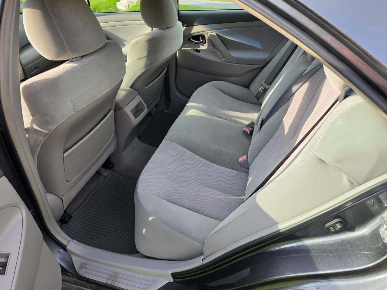 Toyota Camry Base 6-Spd AT 2011