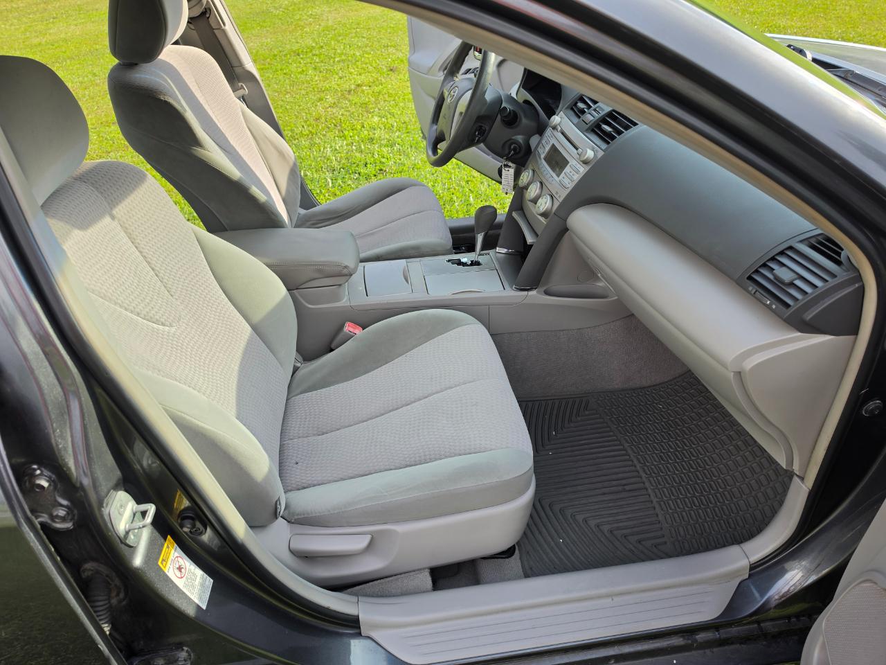 Toyota Camry Base 6-Spd AT 2011