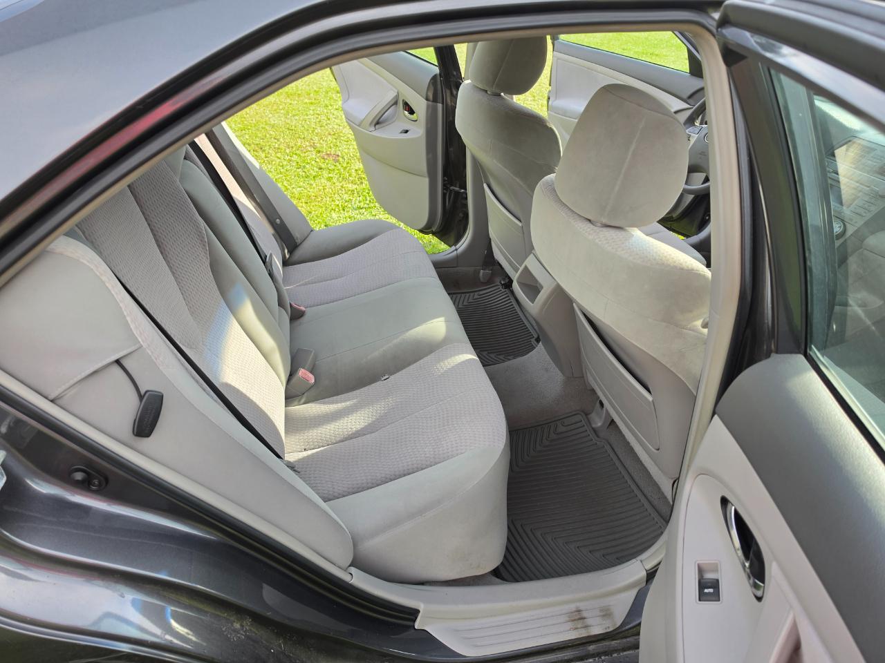 Toyota Camry Base 6-Spd AT 2011
