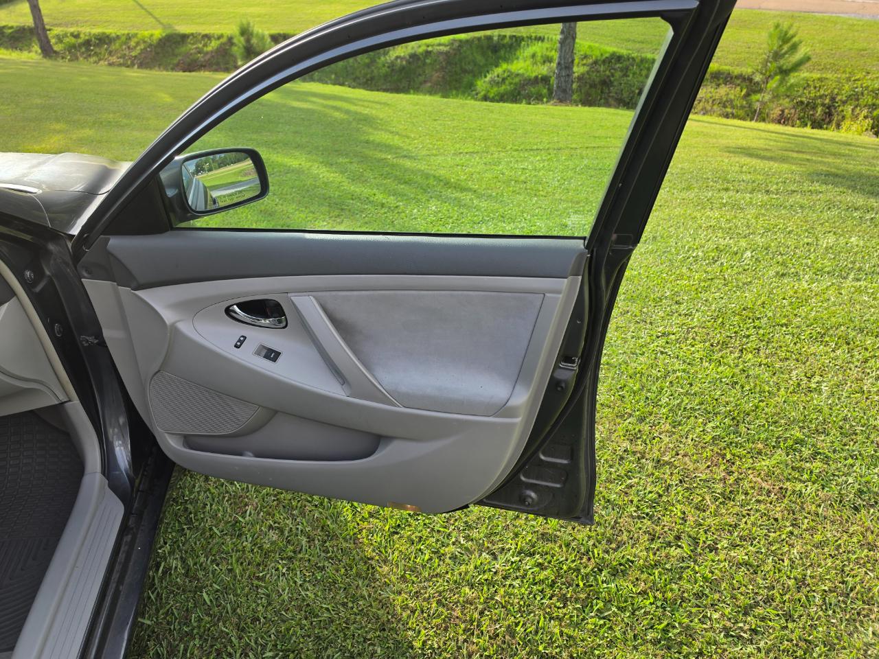 Toyota Camry Base 6-Spd AT 2011