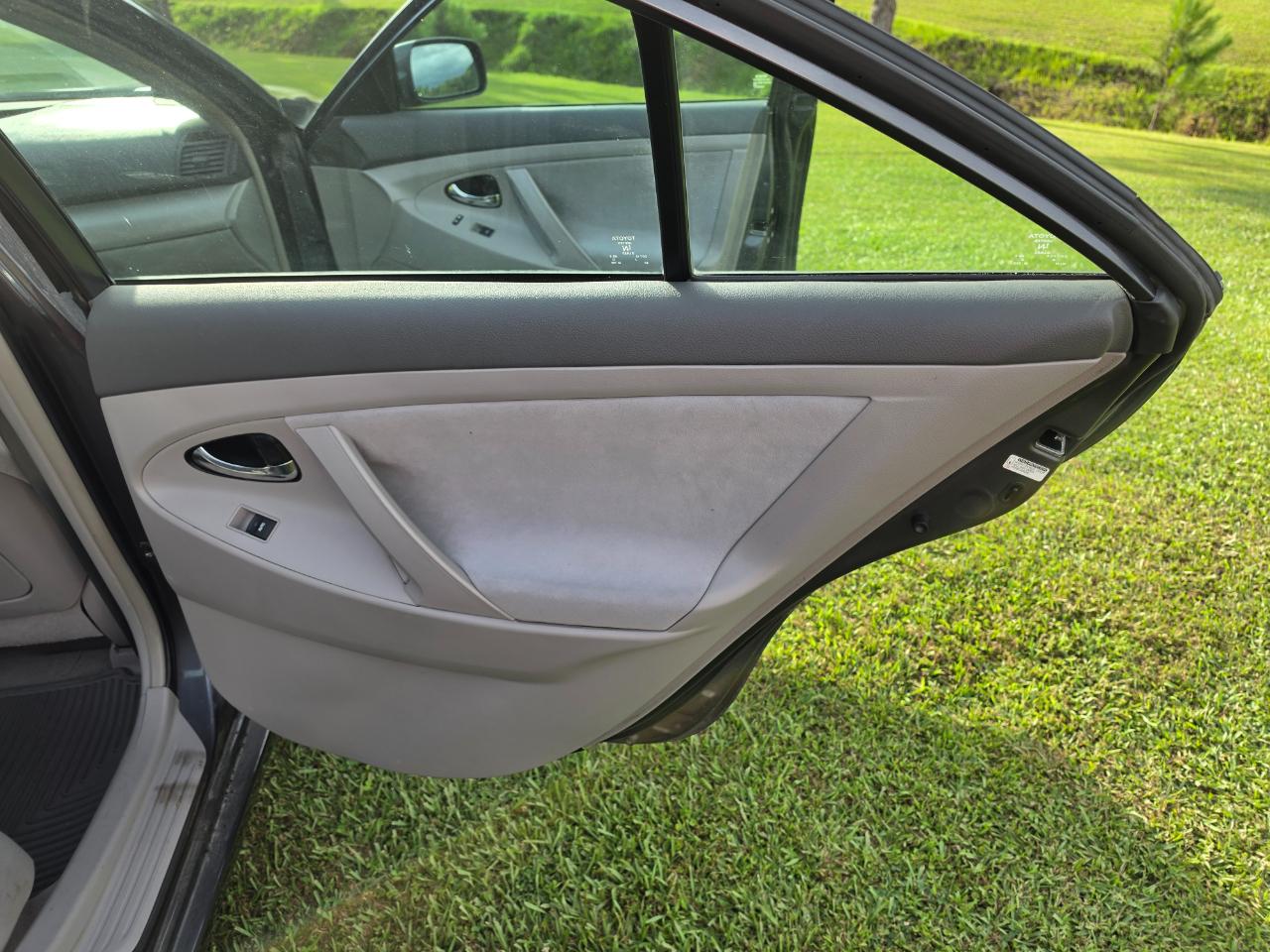 Toyota Camry Base 6-Spd AT 2011