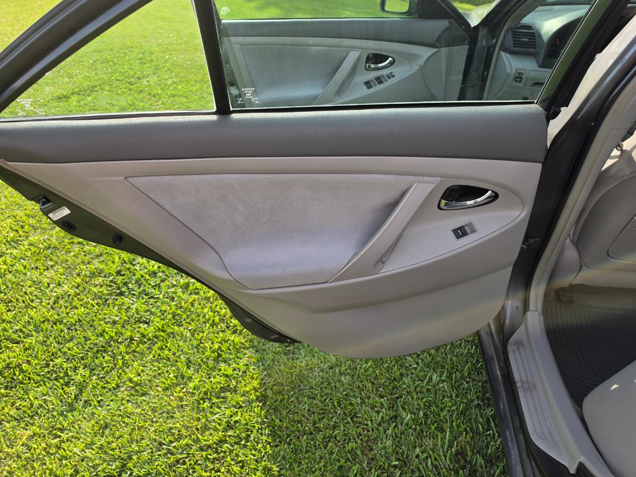 Toyota Camry Base 6-Spd AT 2011