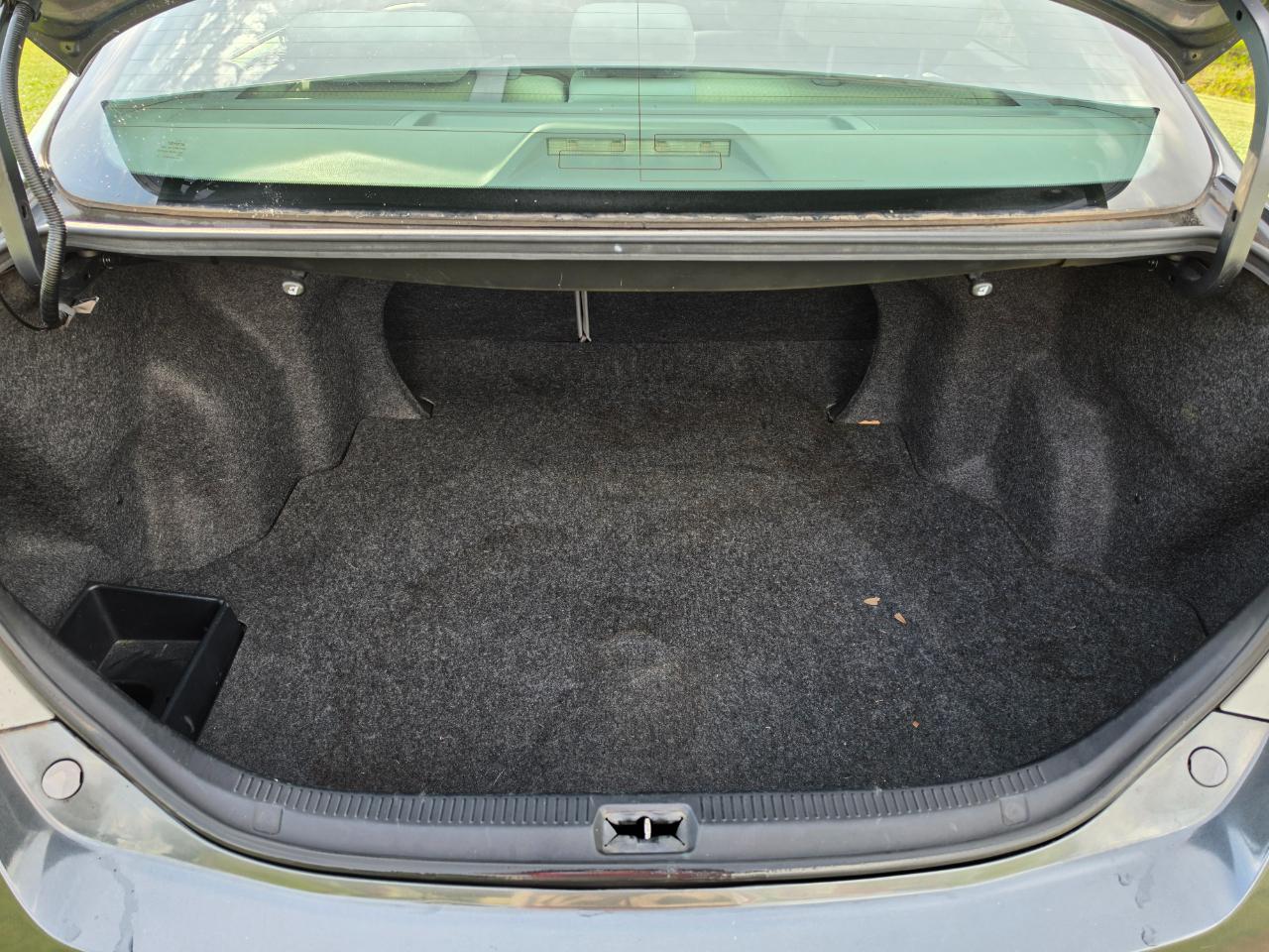 Toyota Camry Base 6-Spd AT 2011