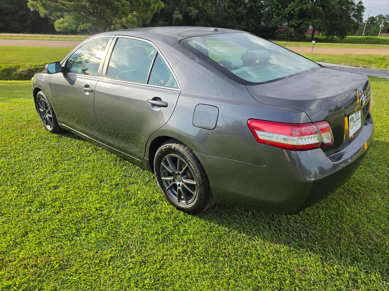 Toyota Camry Base 6-Spd AT 2011