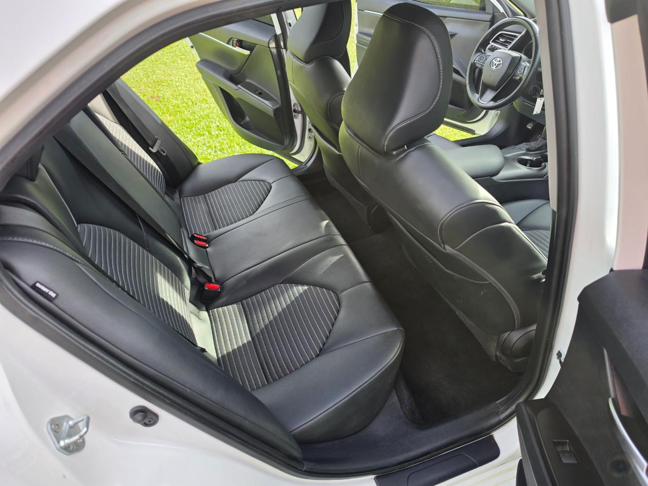 Toyota Camry SE 2021