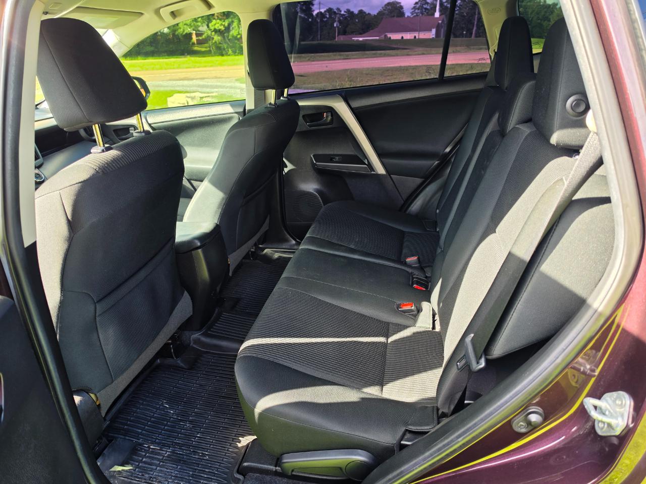 Toyota RAV4 LE FWD 2018