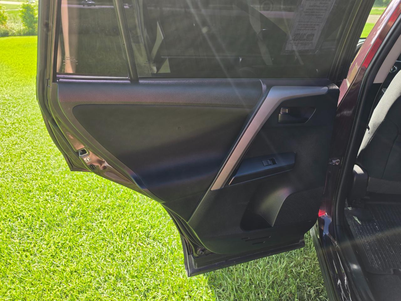Toyota RAV4 LE FWD 2018