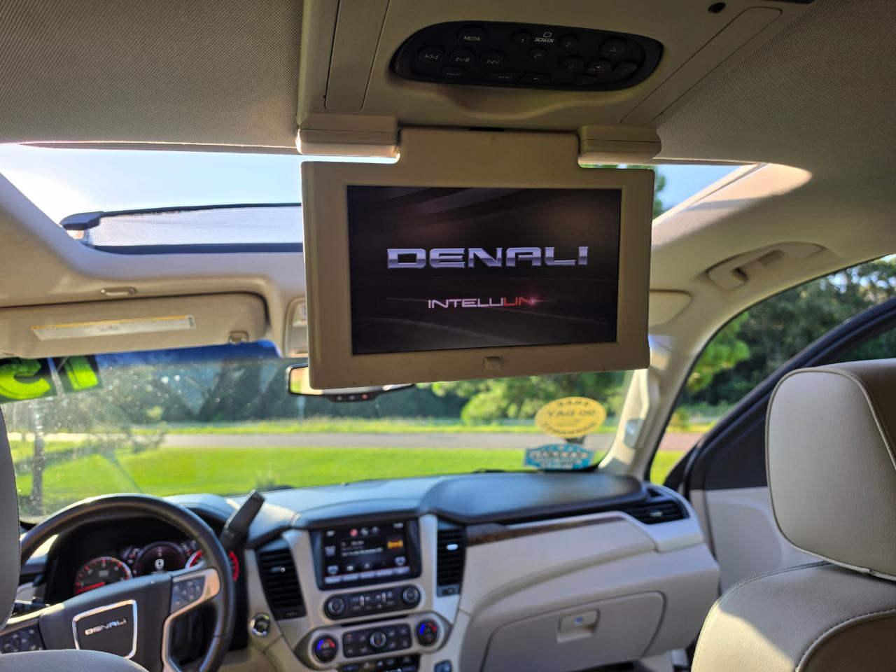 GMC Yukon Denali 4WD 2015