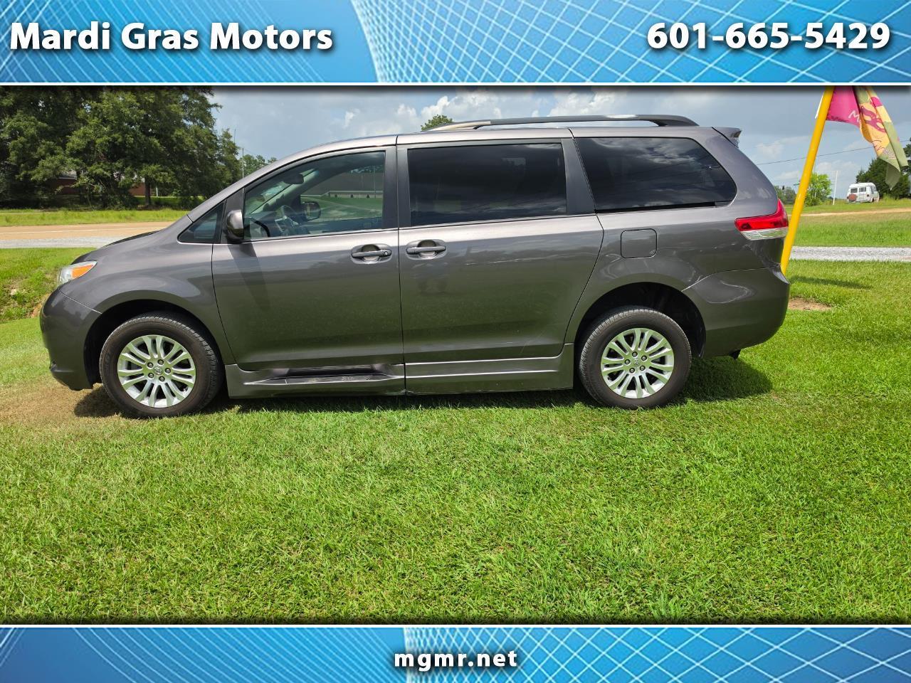 Toyota Sienna  2013