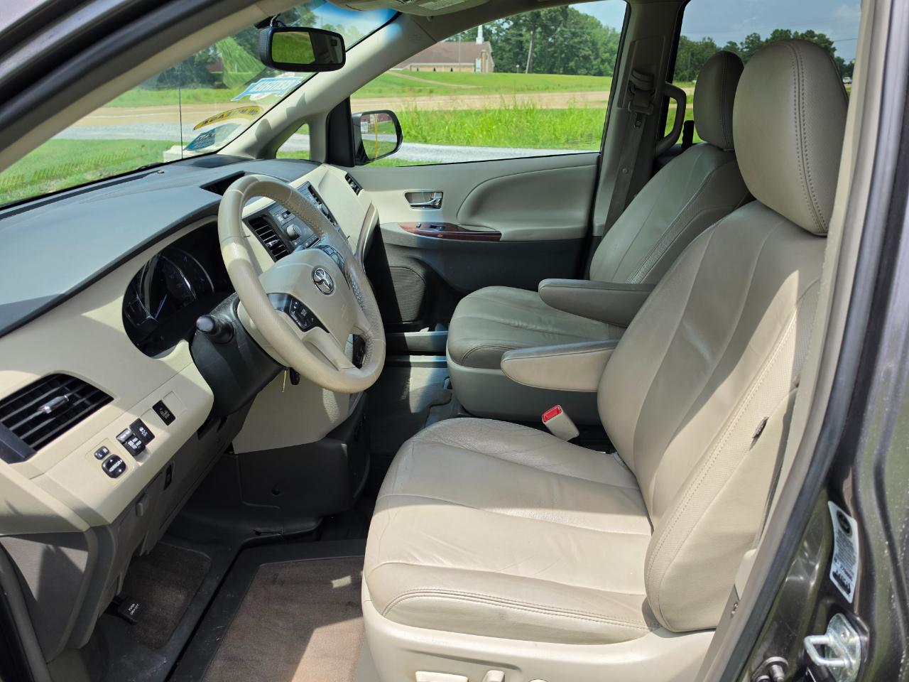 Toyota Sienna  2013