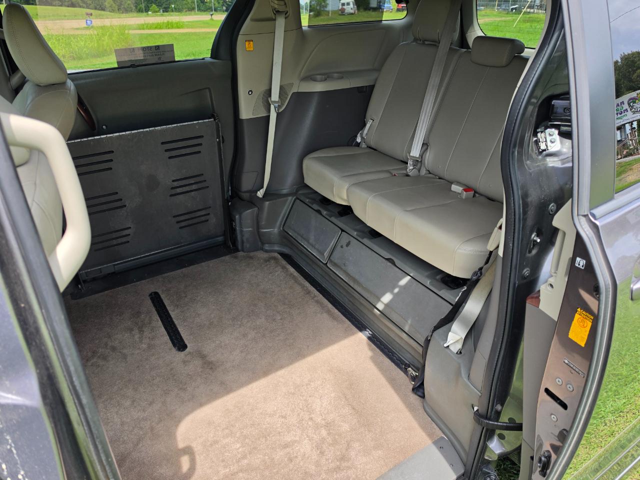 Toyota Sienna  2013